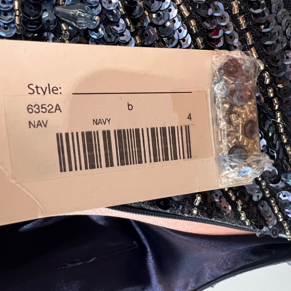 NWT Jovani Lace And Sequin Mermaid Gown - Picture 13 of 16